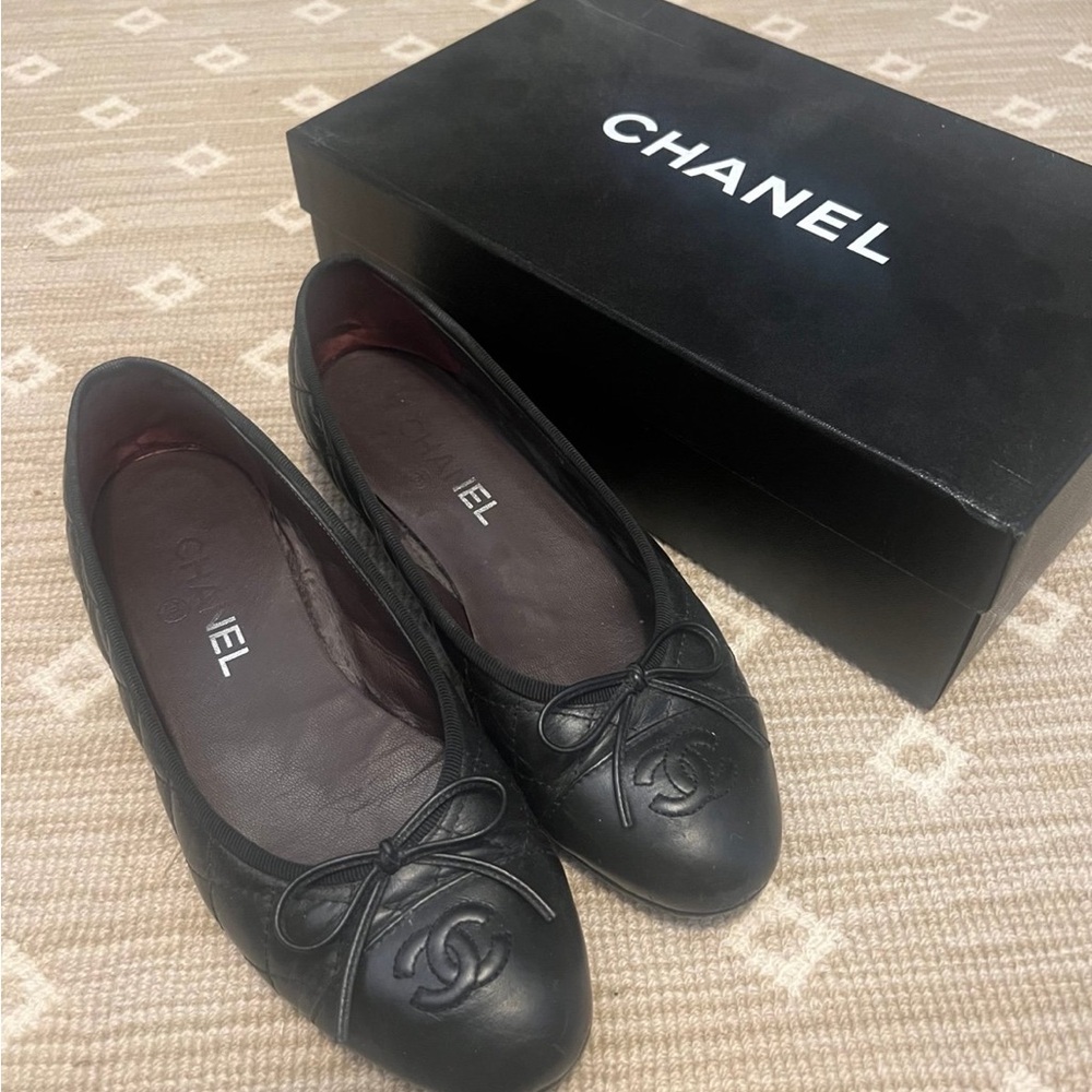 CHANEL Black Leather Quilted Logo Flats 37.5 with box